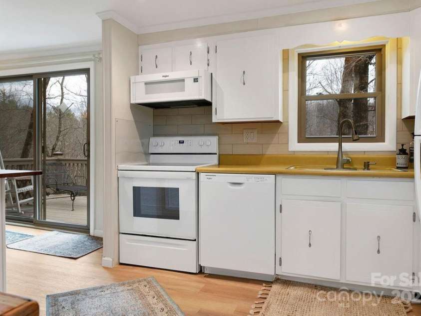 57 Echota Lane, Brevard, NC 28712.  MLS# CAR4230498, YatesRealty ID 5336. 