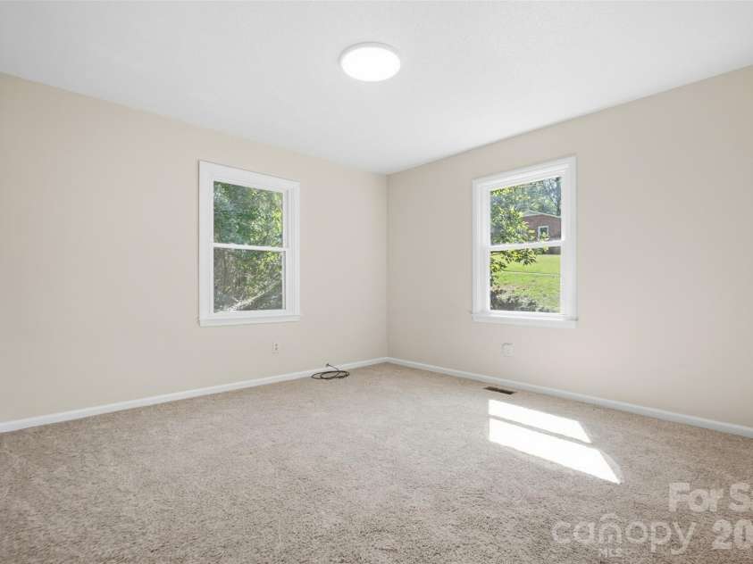 424 Holland Drive, Statesville, NC 28677.  MLS# CAR4428690, YatesRealty ID 53363. 