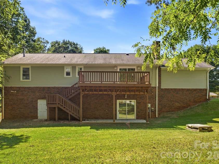 424 Holland Drive, Statesville, NC 28677.  MLS# CAR4428690, YatesRealty ID 53363. 