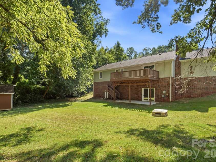 424 Holland Drive, Statesville, NC 28677.  MLS# CAR4428690, YatesRealty ID 53363. 