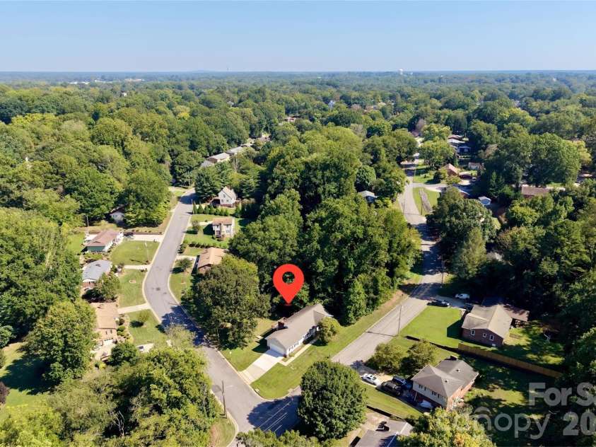 424 Holland Drive, Statesville, NC 28677.  MLS# CAR4428690, YatesRealty ID 53363. 