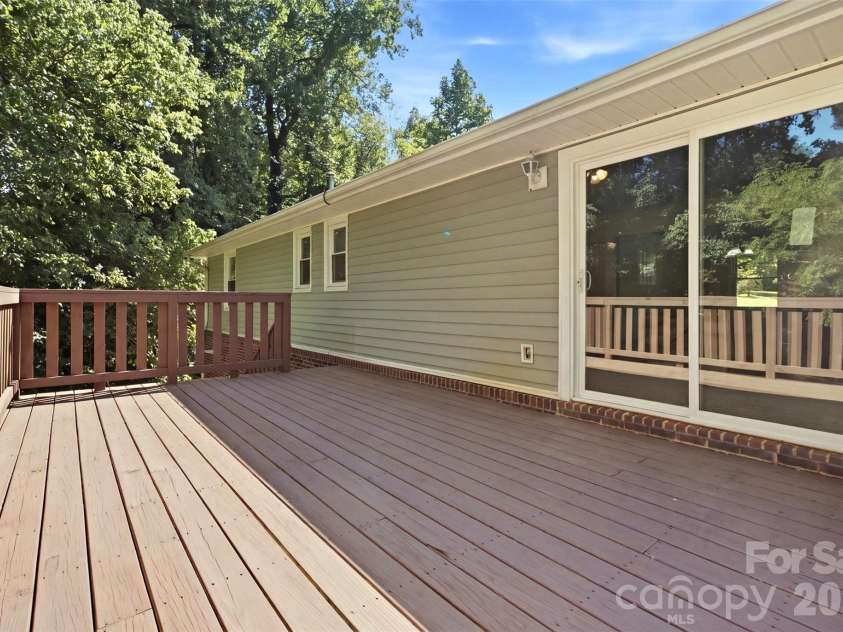 424 Holland Drive, Statesville, NC 28677.  MLS# CAR4428690, YatesRealty ID 53363. Deck