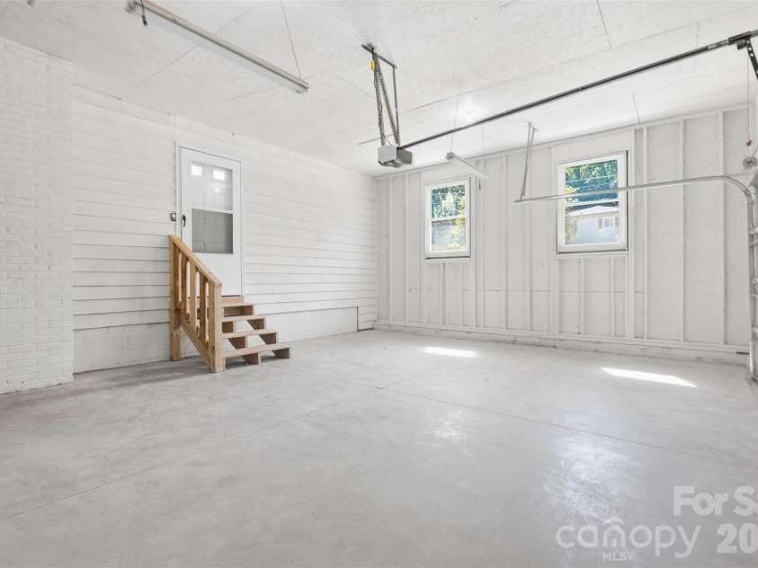424 Holland Drive, Statesville, NC 28677.  MLS# CAR4428690, YatesRealty ID 53363. Garage
