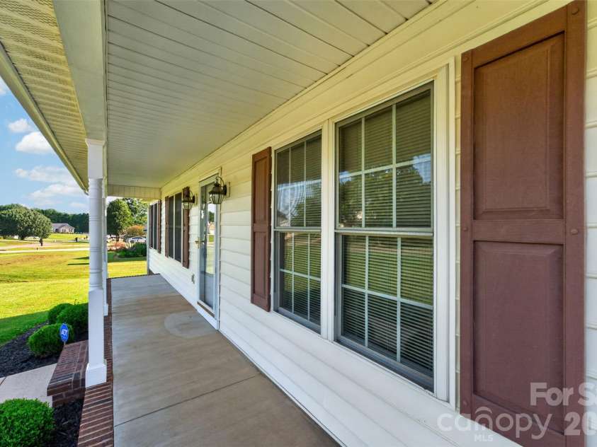 4405 Claralee Lane, Hickory, NC 28602.  MLS# CAR4427546, YatesRealty ID 53364. 