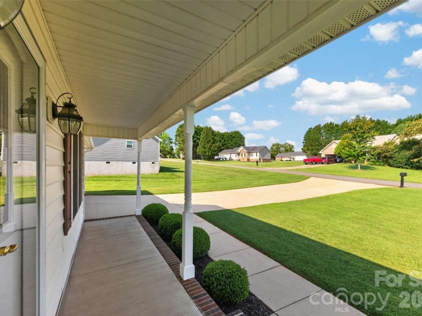 4405 Claralee Lane, Hickory, NC 28602.  MLS# CAR4427546, YatesRealty ID 53364. 