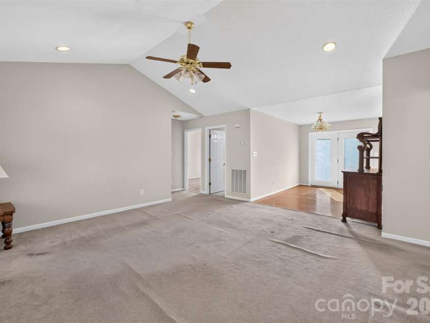 4405 Claralee Lane, Hickory, NC 28602.  MLS# CAR4427546, YatesRealty ID 53364. 