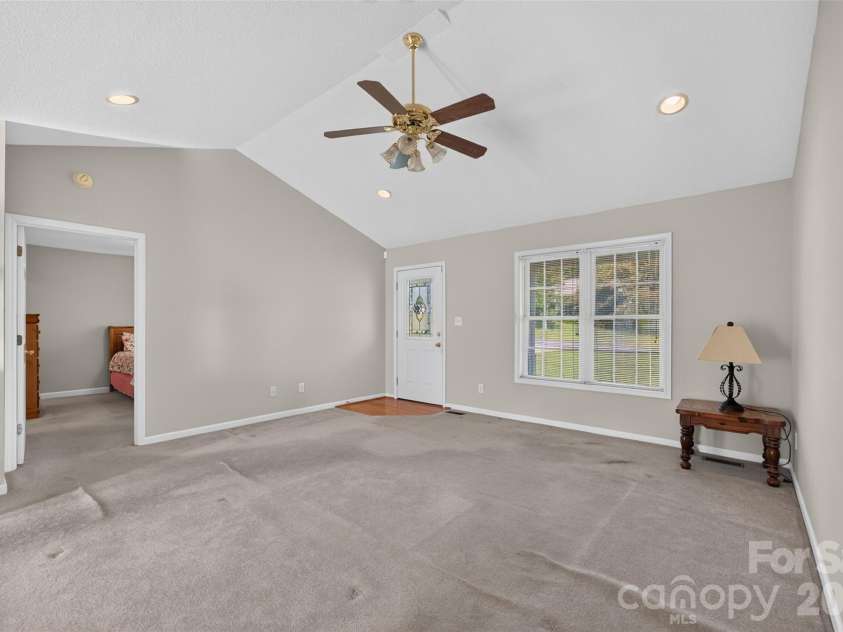 4405 Claralee Lane, Hickory, NC 28602.  MLS# CAR4427546, YatesRealty ID 53364. 