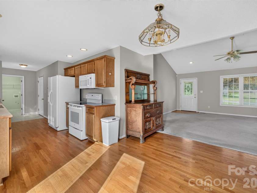4405 Claralee Lane, Hickory, NC 28602.  MLS# CAR4427546, YatesRealty ID 53364. 