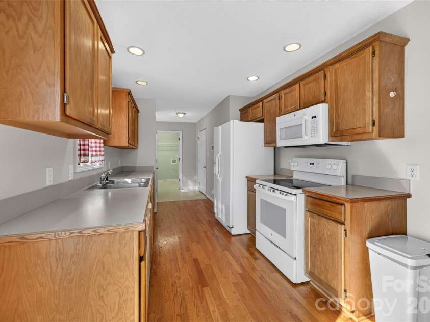 4405 Claralee Lane, Hickory, NC 28602.  MLS# CAR4427546, YatesRealty ID 53364. 