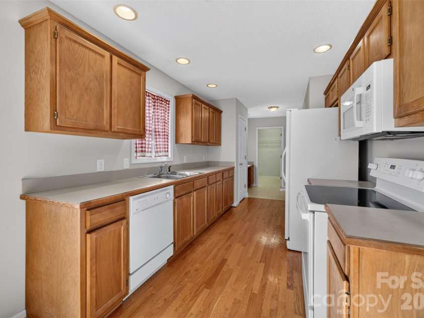 4405 Claralee Lane, Hickory, NC 28602.  MLS# CAR4427546, YatesRealty ID 53364. 