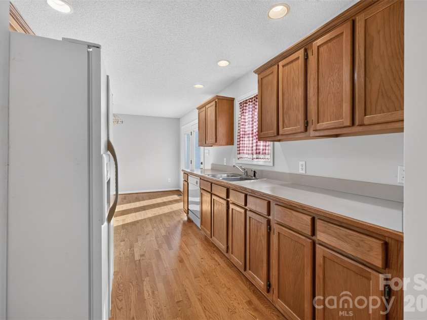 4405 Claralee Lane, Hickory, NC 28602.  MLS# CAR4427546, YatesRealty ID 53364. 