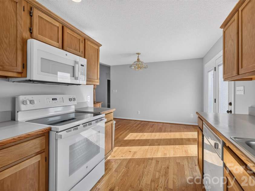 4405 Claralee Lane, Hickory, NC 28602.  MLS# CAR4427546, YatesRealty ID 53364. 