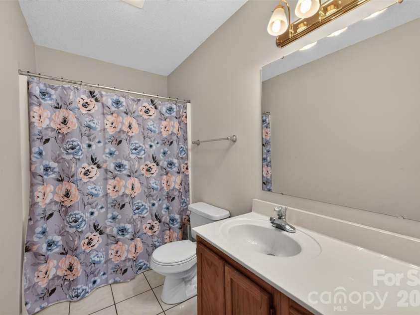 4405 Claralee Lane, Hickory, NC 28602.  MLS# CAR4427546, YatesRealty ID 53364. 