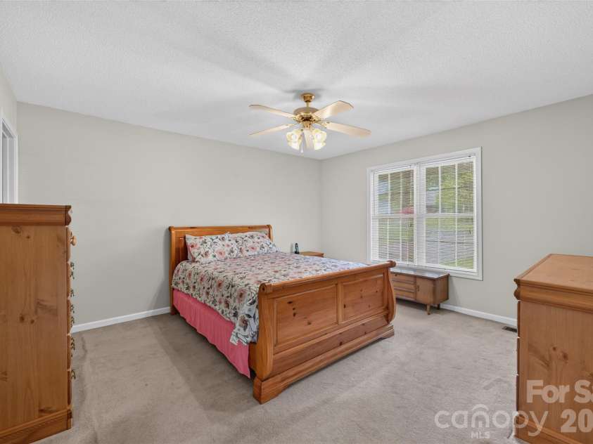 4405 Claralee Lane, Hickory, NC 28602.  MLS# CAR4427546, YatesRealty ID 53364. 