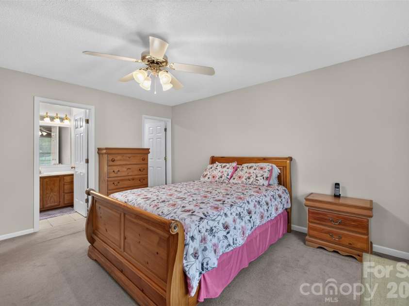 4405 Claralee Lane, Hickory, NC 28602.  MLS# CAR4427546, YatesRealty ID 53364. 