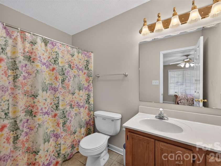 4405 Claralee Lane, Hickory, NC 28602.  MLS# CAR4427546, YatesRealty ID 53364. 
