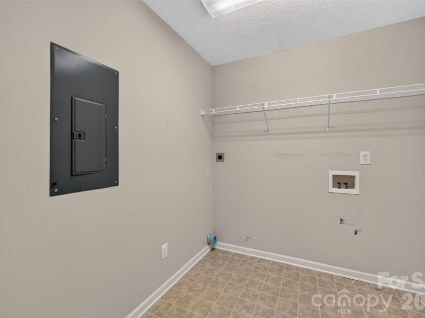 4405 Claralee Lane, Hickory, NC 28602.  MLS# CAR4427546, YatesRealty ID 53364. 