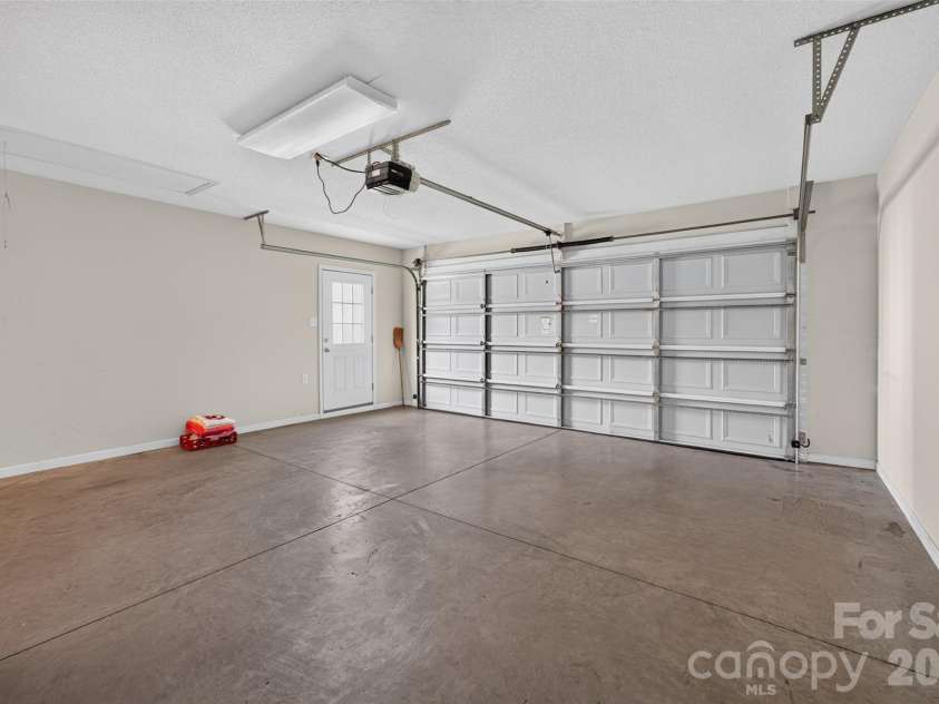 4405 Claralee Lane, Hickory, NC 28602.  MLS# CAR4427546, YatesRealty ID 53364. 