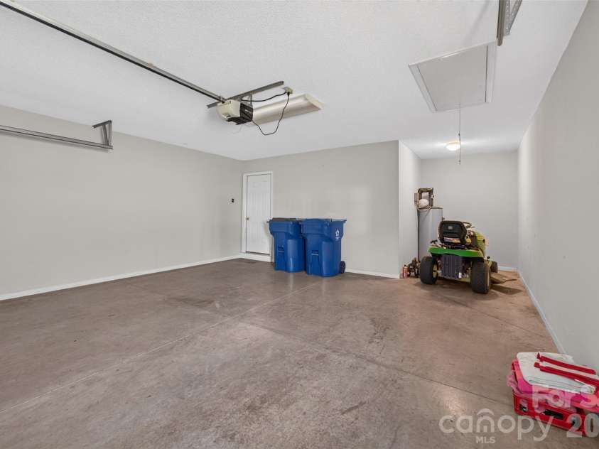 4405 Claralee Lane, Hickory, NC 28602.  MLS# CAR4427546, YatesRealty ID 53364. 
