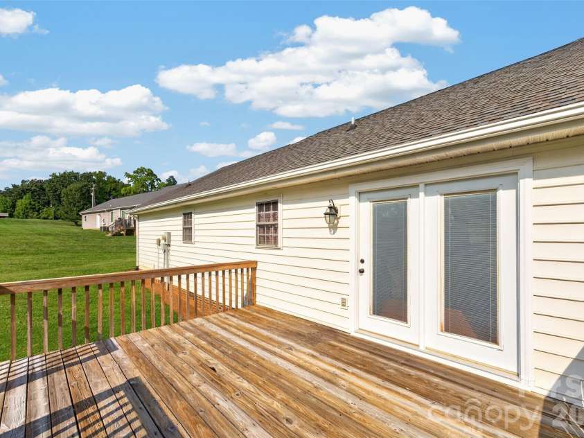 4405 Claralee Lane, Hickory, NC 28602.  MLS# CAR4427546, YatesRealty ID 53364. 