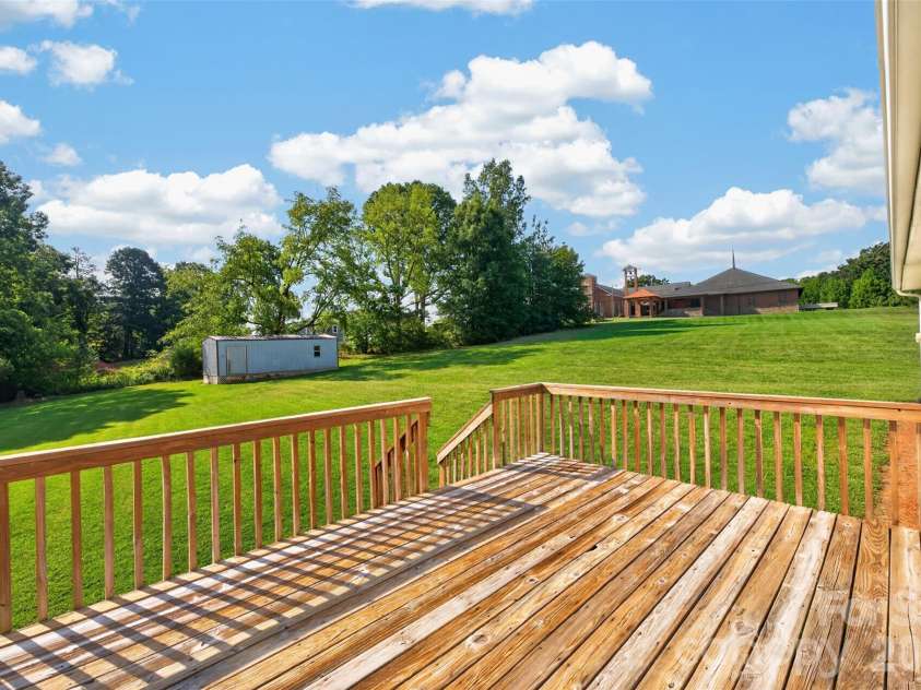 4405 Claralee Lane, Hickory, NC 28602.  MLS# CAR4427546, YatesRealty ID 53364. 