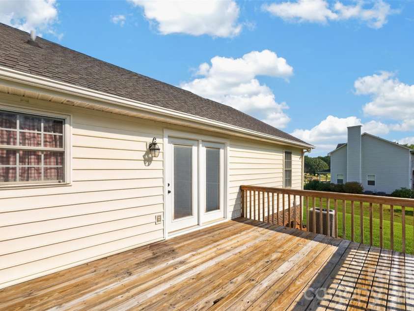 4405 Claralee Lane, Hickory, NC 28602.  MLS# CAR4427546, YatesRealty ID 53364. 