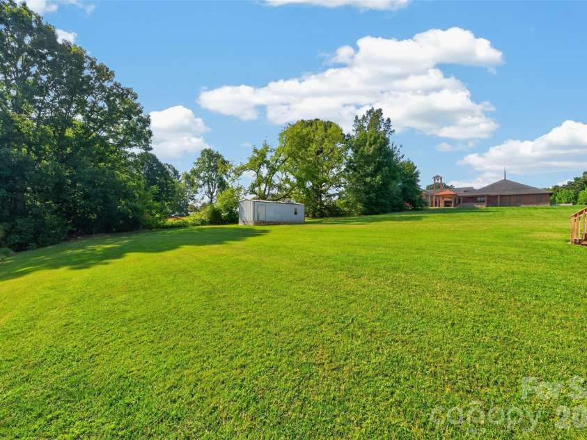 4405 Claralee Lane, Hickory, NC 28602.  MLS# CAR4427546, YatesRealty ID 53364. 