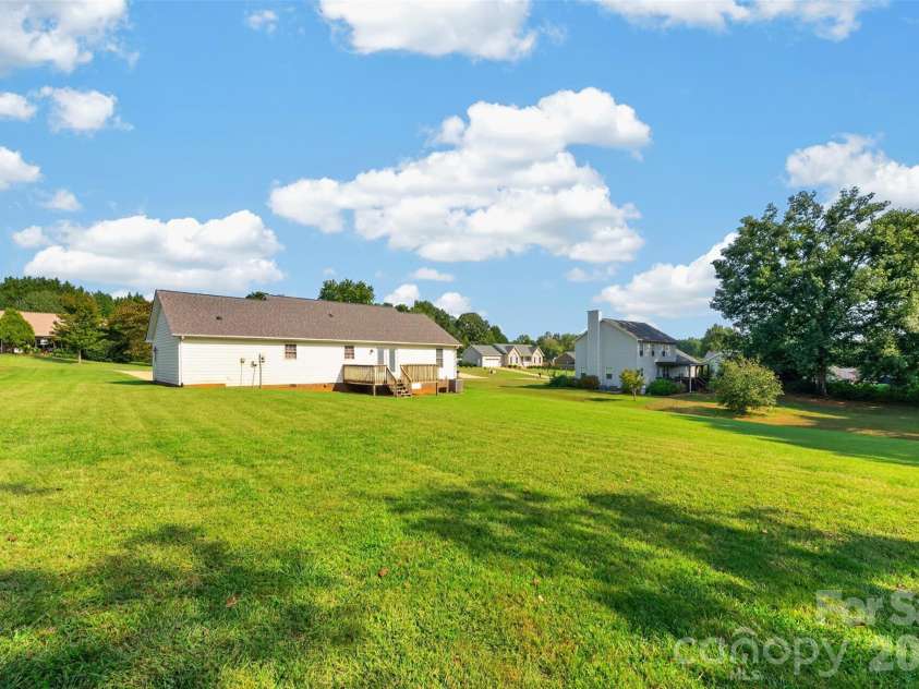 4405 Claralee Lane, Hickory, NC 28602.  MLS# CAR4427546, YatesRealty ID 53364. 