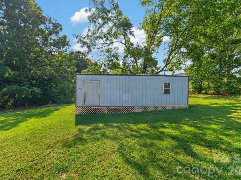 4405 Claralee Lane, Hickory, NC 28602.  MLS# CAR4427546, YatesRealty ID 53364. 