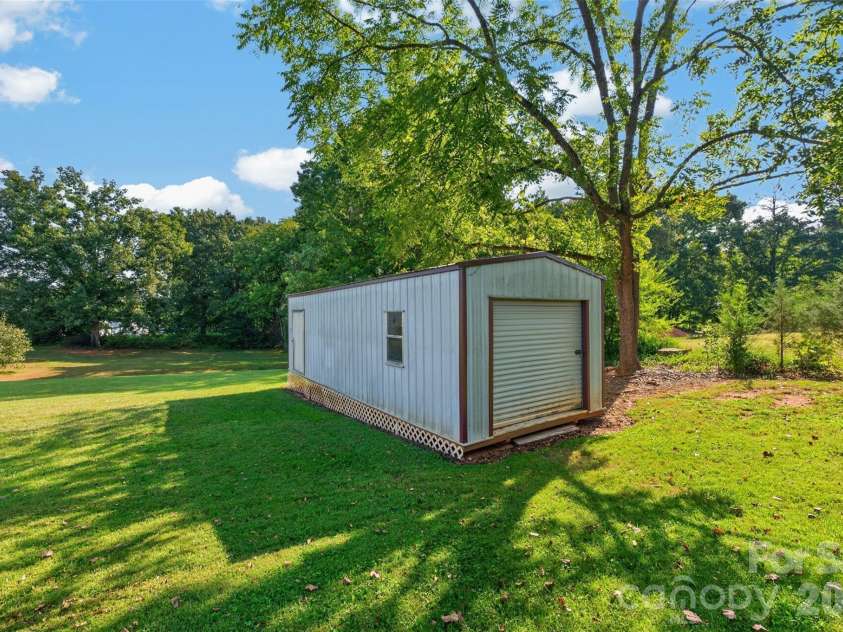 4405 Claralee Lane, Hickory, NC 28602.  MLS# CAR4427546, YatesRealty ID 53364. 