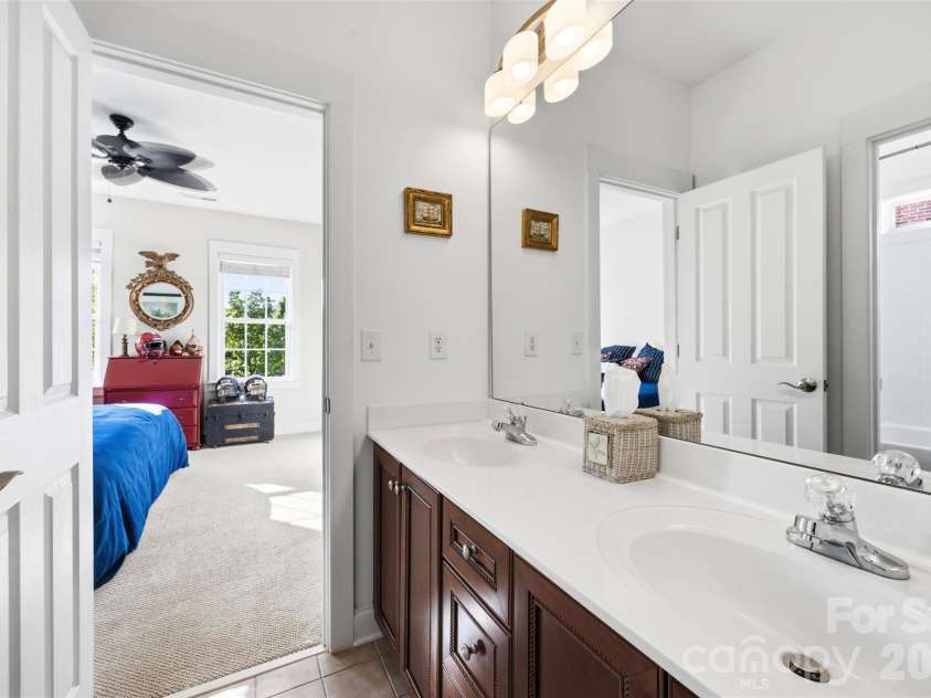 240 Hawthorne Park Avenue, Belmont, NC 28012.  MLS# CAR4428825, YatesRealty ID 53367. Full Bath #1 Upper Level