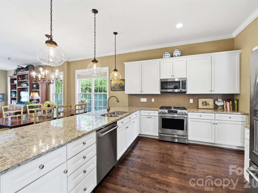 240 Hawthorne Park Avenue, Belmont, NC 28012.  MLS# CAR4428825, YatesRealty ID 53367. Kitchen