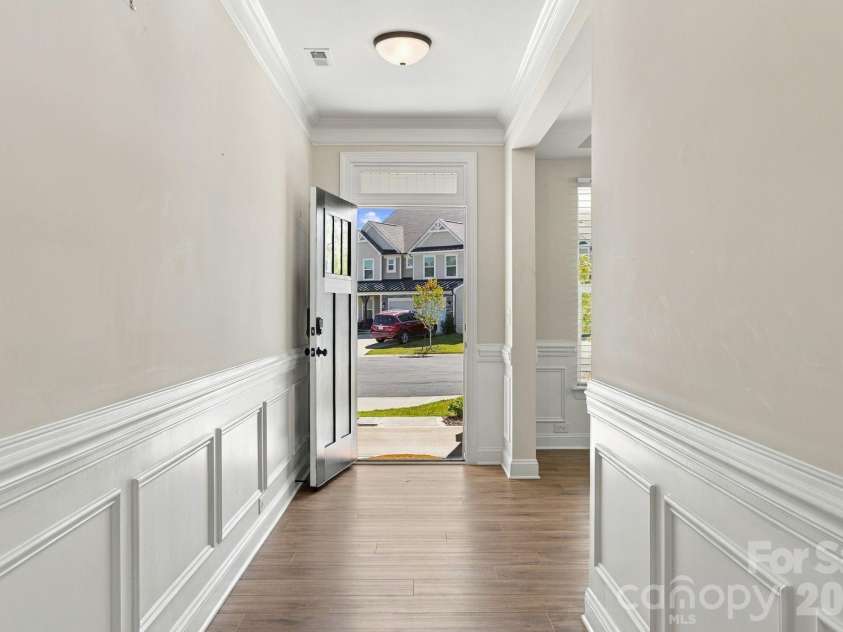 2020 Embassy Court, Charlotte, NC 28213.  MLS# CAR4427563, YatesRealty ID 53368. 
