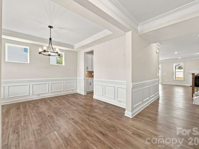 2020 Embassy Court, Charlotte, NC 28213.  MLS# CAR4427563, YatesRealty ID 53368. 