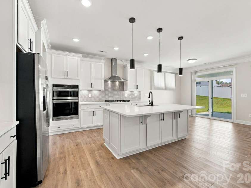 2020 Embassy Court, Charlotte, NC 28213.  MLS# CAR4427563, YatesRealty ID 53368. 