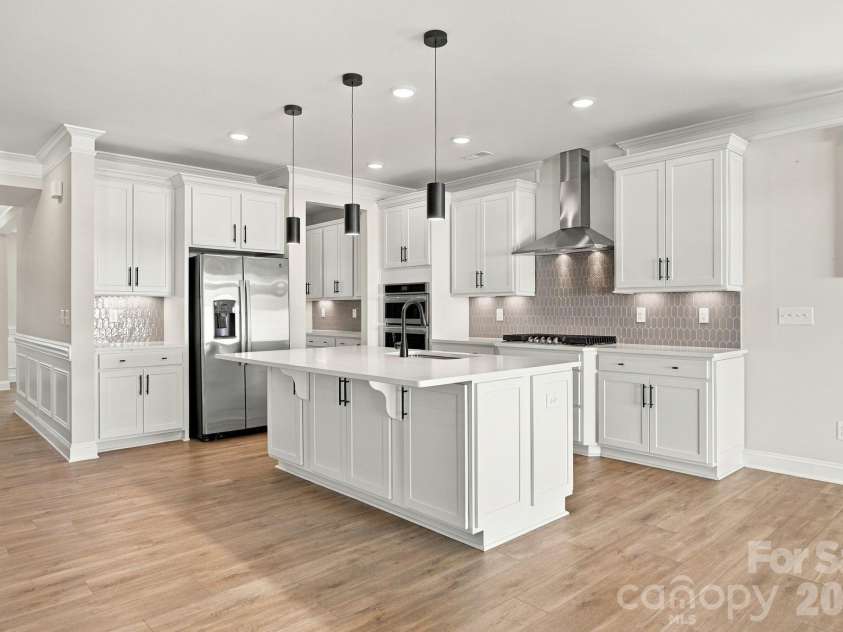 2020 Embassy Court, Charlotte, NC 28213.  MLS# CAR4427563, YatesRealty ID 53368. 