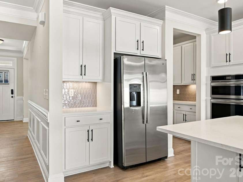 2020 Embassy Court, Charlotte, NC 28213.  MLS# CAR4427563, YatesRealty ID 53368. 
