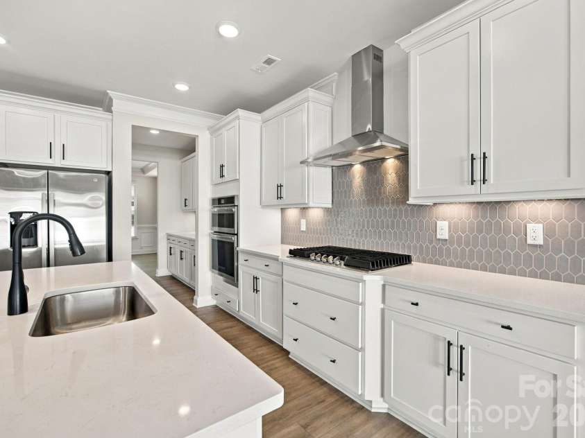 2020 Embassy Court, Charlotte, NC 28213.  MLS# CAR4427563, YatesRealty ID 53368. 