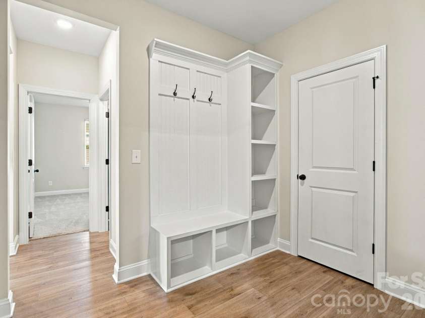 2020 Embassy Court, Charlotte, NC 28213.  MLS# CAR4427563, YatesRealty ID 53368. 