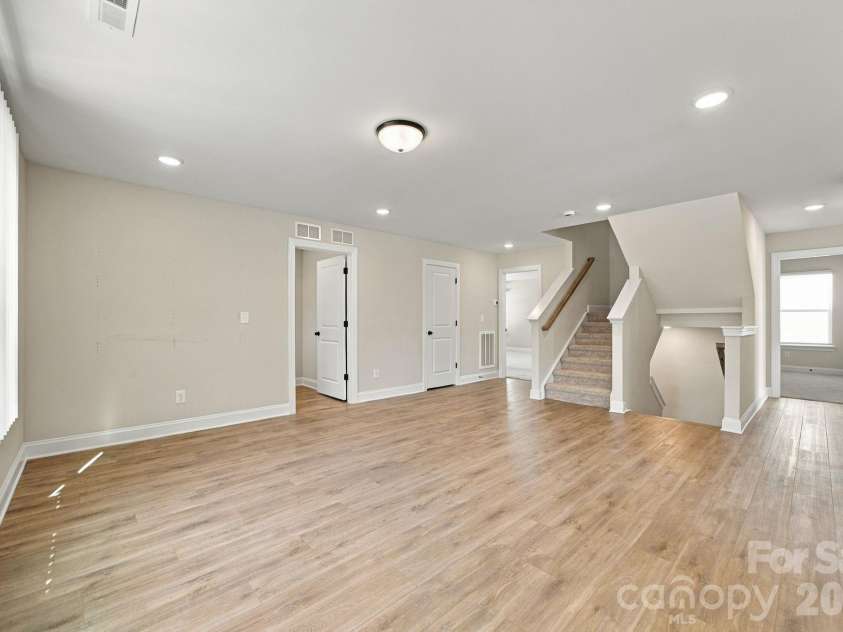 2020 Embassy Court, Charlotte, NC 28213.  MLS# CAR4427563, YatesRealty ID 53368. 