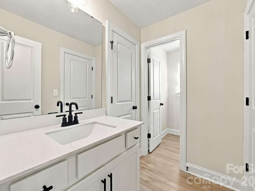 2020 Embassy Court, Charlotte, NC 28213.  MLS# CAR4427563, YatesRealty ID 53368. 