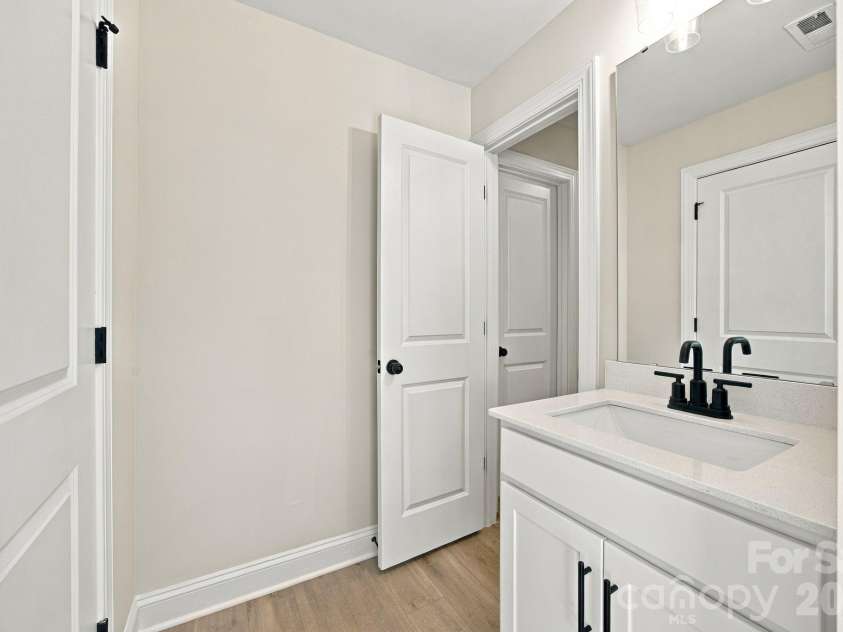 2020 Embassy Court, Charlotte, NC 28213.  MLS# CAR4427563, YatesRealty ID 53368. 