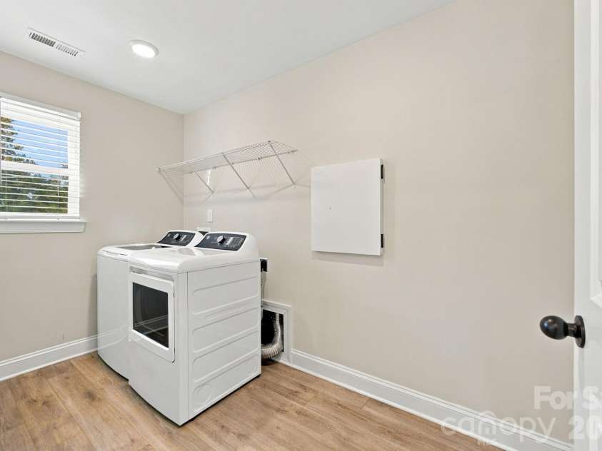 2020 Embassy Court, Charlotte, NC 28213.  MLS# CAR4427563, YatesRealty ID 53368. 