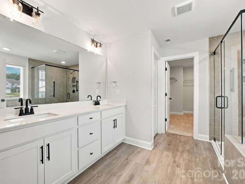 2020 Embassy Court, Charlotte, NC 28213.  MLS# CAR4427563, YatesRealty ID 53368. 