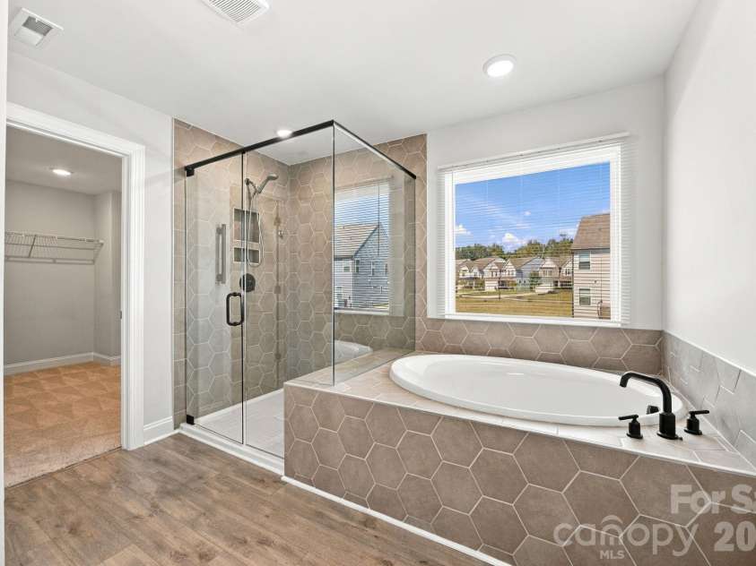 2020 Embassy Court, Charlotte, NC 28213.  MLS# CAR4427563, YatesRealty ID 53368. 