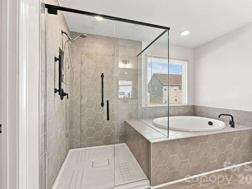2020 Embassy Court, Charlotte, NC 28213.  MLS# CAR4427563, YatesRealty ID 53368. 