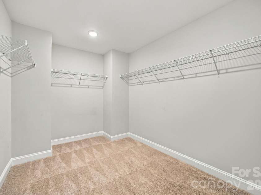 2020 Embassy Court, Charlotte, NC 28213.  MLS# CAR4427563, YatesRealty ID 53368. 