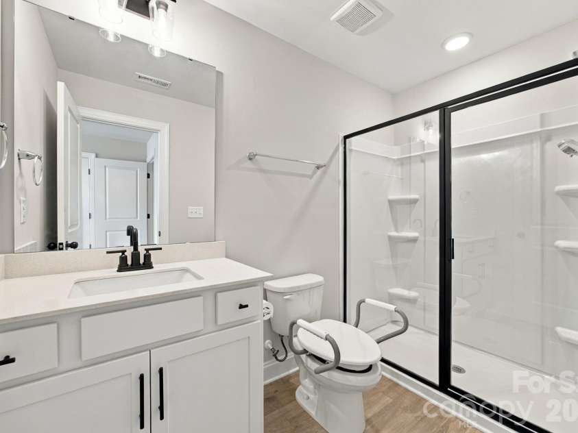 2020 Embassy Court, Charlotte, NC 28213.  MLS# CAR4427563, YatesRealty ID 53368. 
