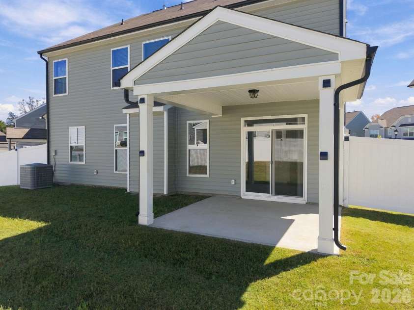 2020 Embassy Court, Charlotte, NC 28213.  MLS# CAR4427563, YatesRealty ID 53368. 