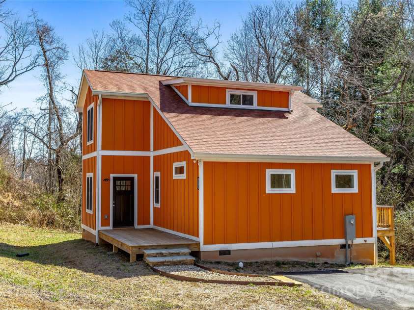 22 Ben Lippen Road, Asheville, NC 28806.  MLS# CAR4232812, YatesRealty ID 5337. 